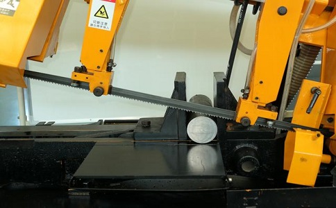 安仁数控带锯床自动送料精度会出现偏差吗？